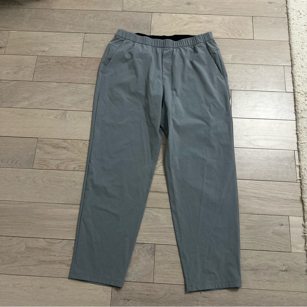 lululemon athletica Men's Elastic-Waist Gray Chinos